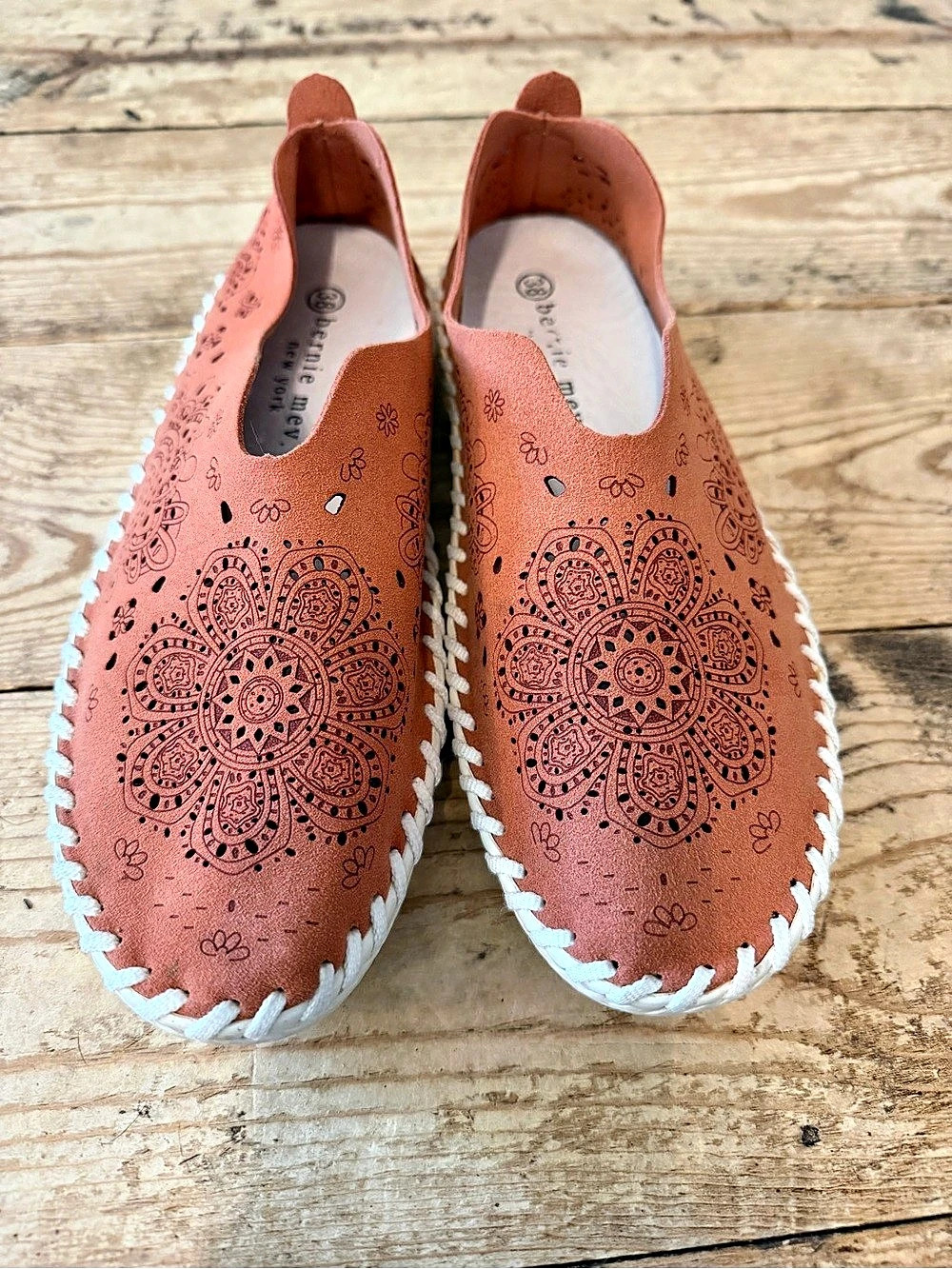 bernie mev. TW09 Slip-On Sneaker. Floral Espadrilles Orange